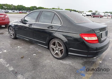 2011 Mercedes-Benz C 300 Luxury/Sport z USA, uszkodzony, nr VIN WDDGF5EB4BR159614